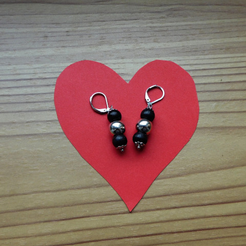 Naušnice černostříbrné dřevo černá stříbrná naušnice 