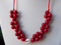 Náhrdelník červený s mušličkou
