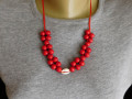 Náhrdelník červený s mušličkou