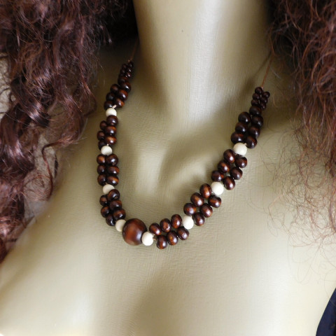 Náhrdelník dřevěný do hněda dřevo náhrdelník delší do hněda 