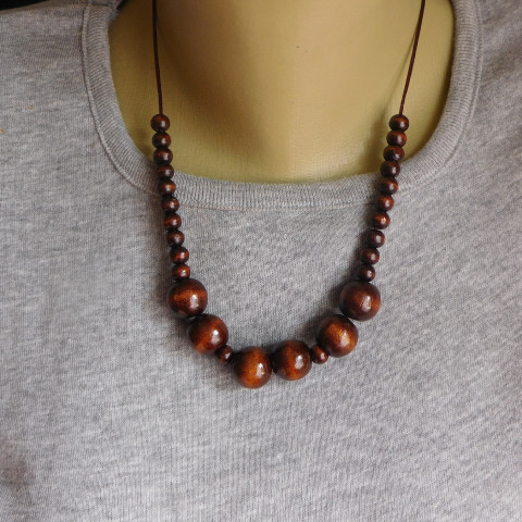 Náhrdelník dřevěný, různé druhy dřevo náhrdelník různé 