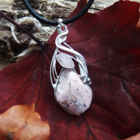 Rodanka (rodonit a surový růženín) náhrdelník přívěsek tiffany cínování cínový 