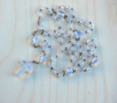 Ulexit, chirurgická ocel růženec 