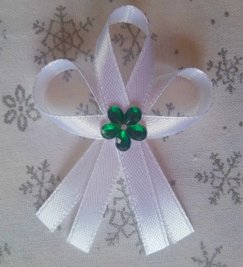 Bílé svatební vývazky mašle svatba kytička kytka mašlička svatební mašličky vonička vývazky vývazek voničky 