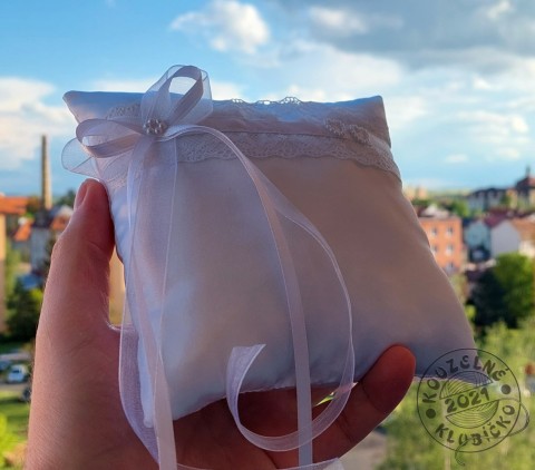 Polštářek pod prstýnky s krajkou svatba svatební polštářek pod prstýnky svatební doplněk svatební polštářek svatební dekorace polštářek na prstýnky satenový polštářek zdobený polštářek 