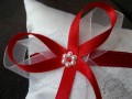 Polštářek-krajka,červená stužka