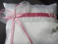 Polštářek-krajka, tm.růžovvá stužka