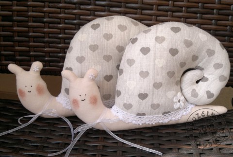 Šnek SRDÍČKOVÝ 2 dekorace dárek šnek hlemýžď šneček šitá dekorace 