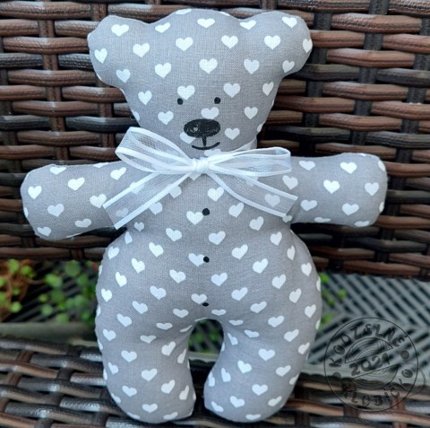 Medvídek SRDÍČKOVÝ šedý dekorace dárek medvídek méďa medvěd šitá dekorace 