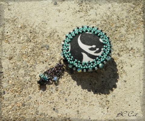 Tyrkysové smění - brož brož korálky doplněk černá retro tyrkysová buttonek nápadná 