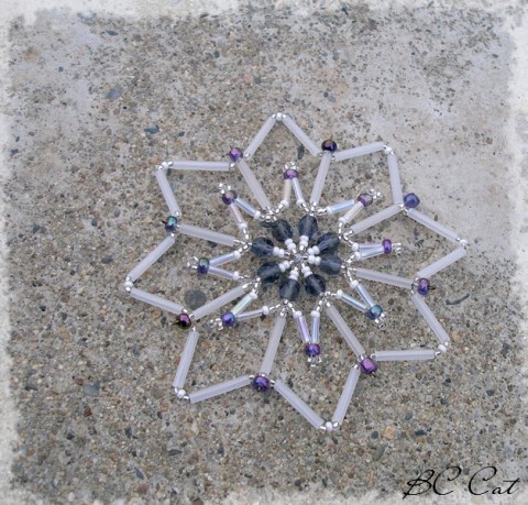 Bílo-fialová hvězda ozdoby vánoce hvězdy vločky na stromeček vánoční ozdoby 