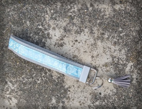 Poutko na klíče - ledové kvítí přívěsek doplněk barvy ozdoba poutko popruh přívěsek na klíče 