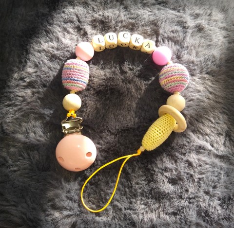 Klip na dudlík - Lucka dřevo korálky holčička jméno přírodní miminko korále klip mimi dudlík drobeček klip na dudlík na dudlík lucka lucinka 