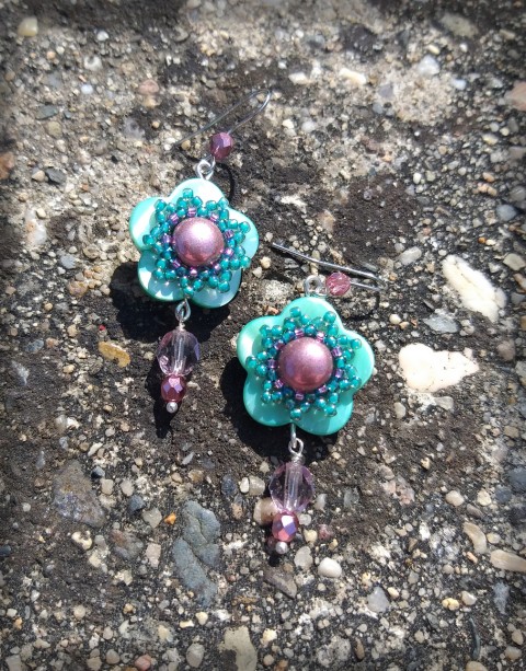 Elena - náušnice šperk korálky doplněk náušnice květ kytička perleť kytka preciosa korálek rokajl kvítek candy 