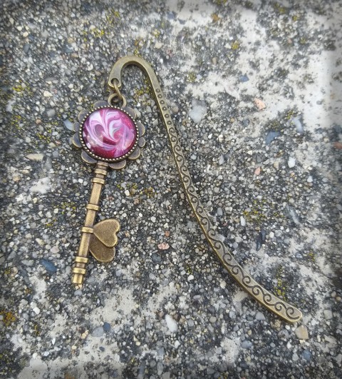 Záložka - Klíček k příběhům no.3 dárek klíč čtení kniha vintage klíček záložka rose kabošon moudrost četba výr knihomol vědění 