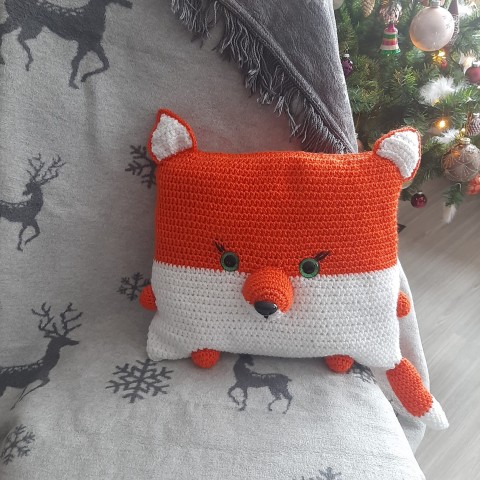 Polštářek - Liška doplněk háčkování polštář polštářek dítě zvířátko ruční práce liška lištička dětský pokoj děkorace bytový textil 