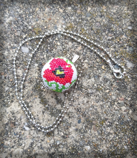 Když kvetou vlčí máky - přívěsek šperk přívěsek doplněk koule květiny háčkovaný louka květ řetízek mák kvítek koulička vlčí mák leto háčkování s korálky náíhrdelník 