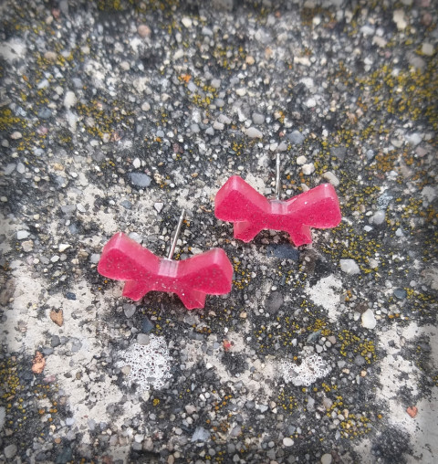 Mašličky - puzetky pestrobarevné náušnice mašle veselé hravé mašlička náušničky puzety minimalismus minimalistické pro radost 