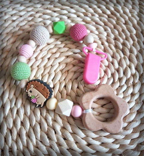 Kousátko - ježeček a kvítek dřevo korálky přírodní miminko korále klip mimi kousátko zoubky lenochod drobeček lenochodík 