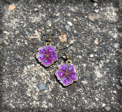 Fialový kvítek no.2 pestrobarevné náušnice veselé hravé květ kytička kytka náušničky kvítek minimalismus minimalistické pro radost 