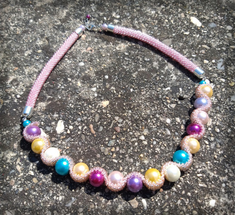 Pastelová - náhrdelník šperk náhrdelník doplněk sklo háčkovaná romantika retro perličky barevný dutinka hravý sladký pastelová nápadný cukrový bonbonky perli 