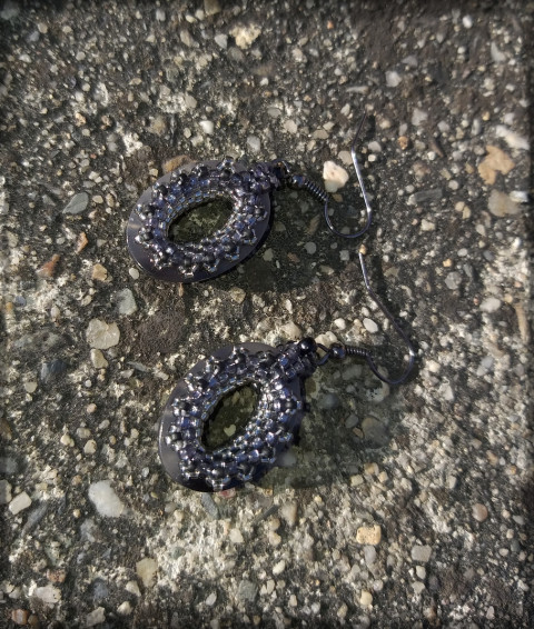 Kouřové šperk doplněk náušnice šedá antracitová ovál oválek kouř dým 