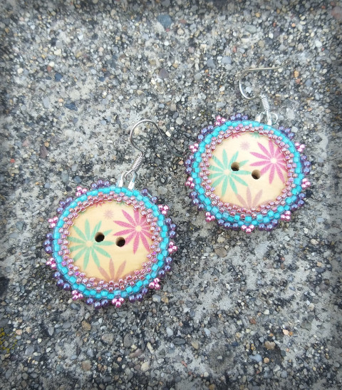 Pastelové květy-knoflíkové náušnice šperk doplněk náušnice recyklace květ retro knoflík náušničky kvítek pastelové 