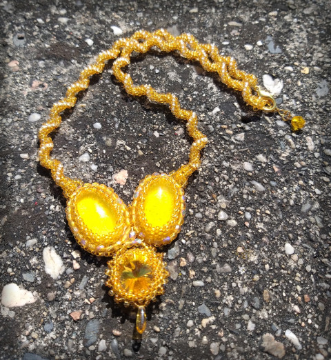 Tři kapky medu - náhrdelník šperk náhrdelník korálky doplněk spirála dutinka med medový rivolka spékané sklo plástev včelař medík medová plástev 