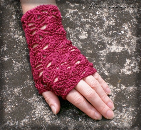 Vínové rukavičky doplněk háčkované společenské ples rukavičky 