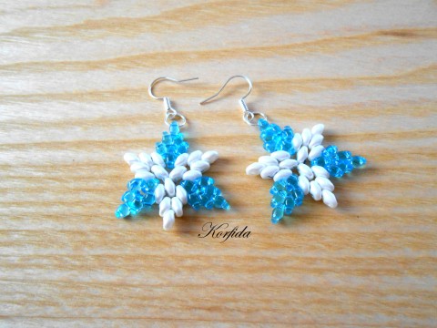 Náušnice šité hvězdičky (100/16) korálky náušnice bílá tyrkysová šité bižuterie lehké trojúhelníky nymo hvězdička hvězdičky pár trojúhelníčky twin superduo dvoudírkové 