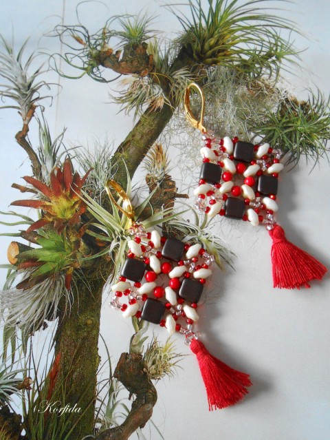 Náušnice čokoláda s příchutí čtverec červená hnědý červené náušnice dívčí hnědá hnědé béžová šité červený rokajl čtverečky taneční čtvereček rudá střapaté střapec rocail rudé rudý béžový střapatá pro dívky pro ženy béžové střapce twin superduo superlon 