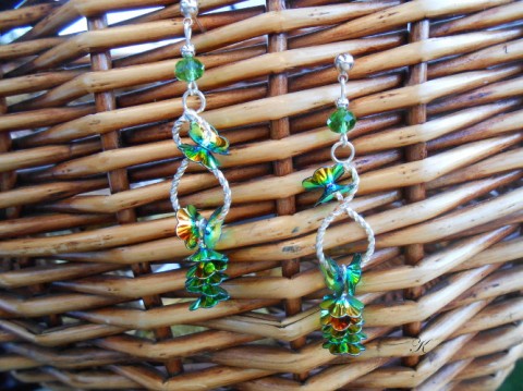 Náušnice se zelenými kvítky korálky zelená náušnice elegantní kytičky bižuterie stříbrná dlouhé odlesky kytičkové městský 