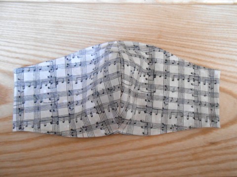 Rouška béžová s notovým zápisem rouška roušky ústenka šité šitá  