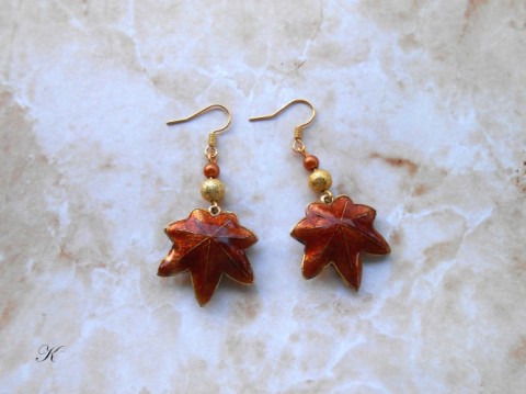 Náušnice cloisonné listy javorové hnědý korálky náušnice list lístek dívčí elegantní hnědá hnědé bižuterie korálek taneční městský pár lupen na uši oboustranná oboustranný cloisonne oboustranné proženy bižuterníkomponenty 