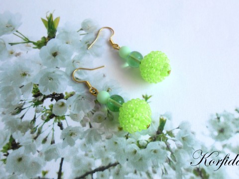 Náušnice světle zelené korálky zelená náušnice zelený dívčí elegantní zelené bižuterie taneční ples korálkování lesklé koulička disco kouličky korfida proženy 