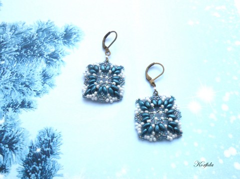 Náušnice šité krajkové modré náušnice modrá dívčí ženy bílá šité bižuterie preciosa rokajl čtverečky taneční petrolejová twin korfida 