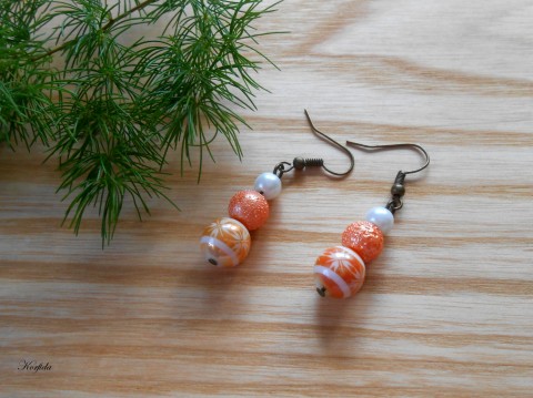 Náušnice do oranžova kov korálky náušnice oranžová vánoce elegantní bílá vánoční bílé bižuterie korálek bílý oranžový oranžové městský vločky korfida proženy bižuterníkomponenty laserované 