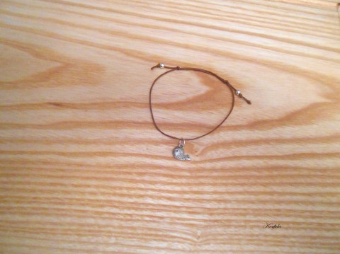 Náramek barvy hnědé,přívěsek kapřík náramek kov korálky ryba rybka rybička elegantní hnědá univerzální bižuterní kapr kapřík šňůrka unisex bavlněná handmade drhání roztahovací uzly 