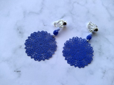 Náušnice klipsy modré kytičky na modrý korálky náušnice modrá dívčí elegantní ženy kolečko kytičky uši modré korálek lehké taneční pavučinkové kvítka kytičkové městský klipsy pavučinky bižut.komponenty proženy bižuterníkomponenty 