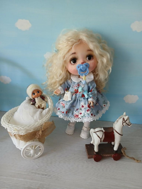 Blondýnka Žanetka dárek panenka vinylová kloubová 