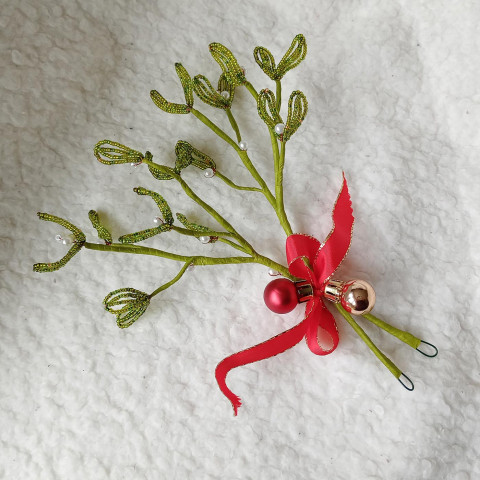 Jmelí zelené - střední dekorace doplněk zelená vánoce kytička korálkové jmelí 