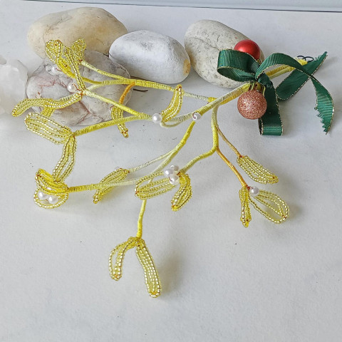 Žluté jmelí střední - korálkové dekorace doplněk zelená vánoce kytička korálkové jmelí 