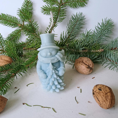 Sněhulák - svíčka domov zvíře dekorace dárek modrá svíčka vosk žlutá pozornost sněhulák pudl 