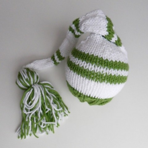 Pruhovaná čepička fotografie čepička hnědá žlutá miminko střapec ateliér pruhovná zioma podziom 